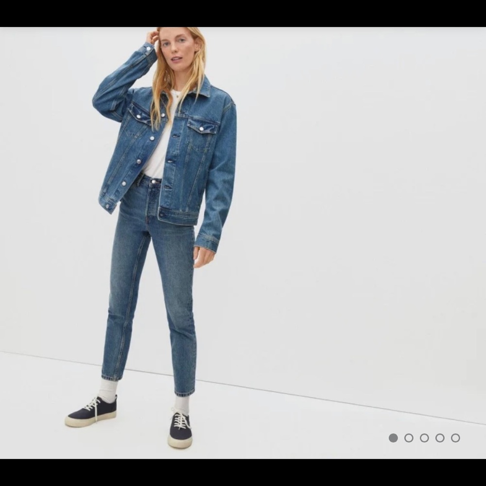 Everlane 90’s Cheeky Jean in Vintage Mid Blue.